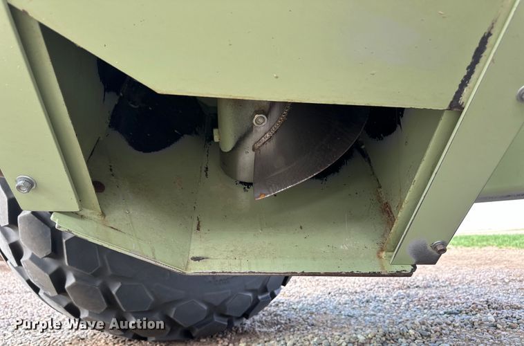 image for item OI9497 2016 Orthman 1010 grain cart