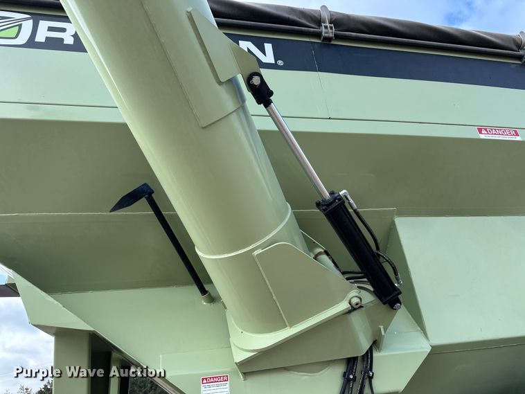 image for item OI9497 2016 Orthman 1010 grain cart