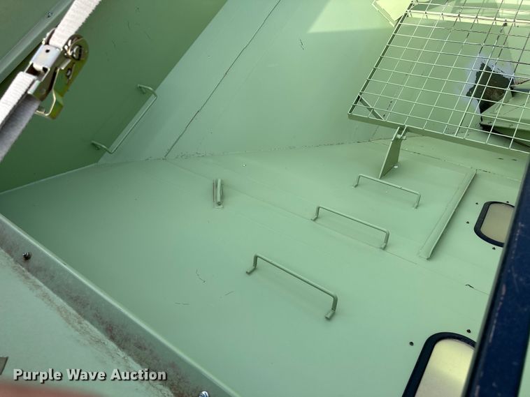 image for item OI9497 2016 Orthman 1010 grain cart