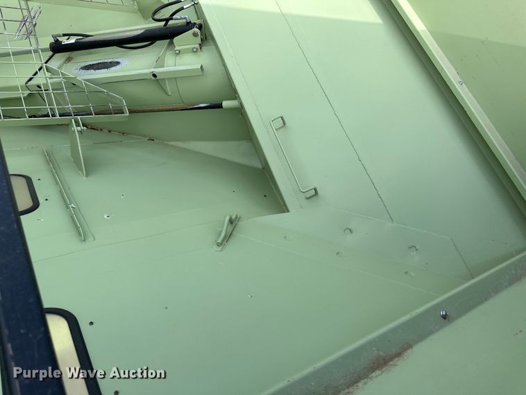 image for item OI9497 2016 Orthman 1010 grain cart