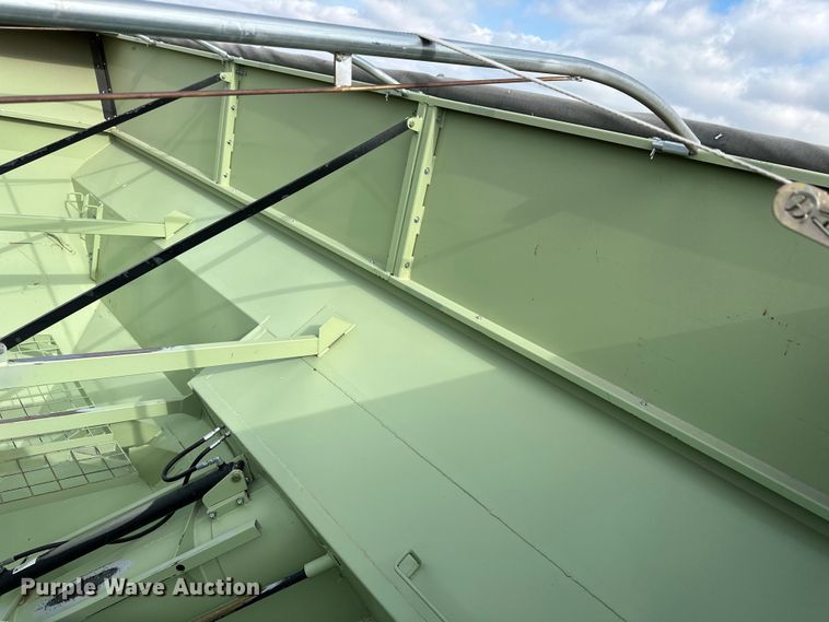 image for item OI9497 2016 Orthman 1010 grain cart