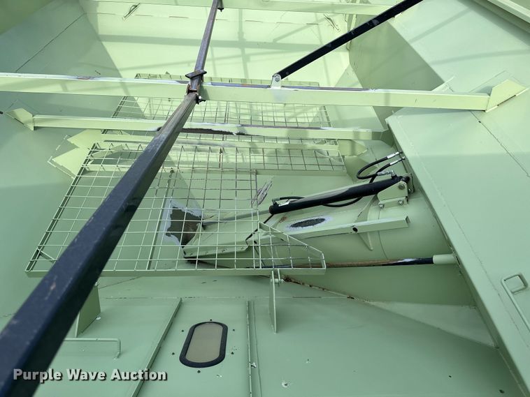 image for item OI9497 2016 Orthman 1010 grain cart