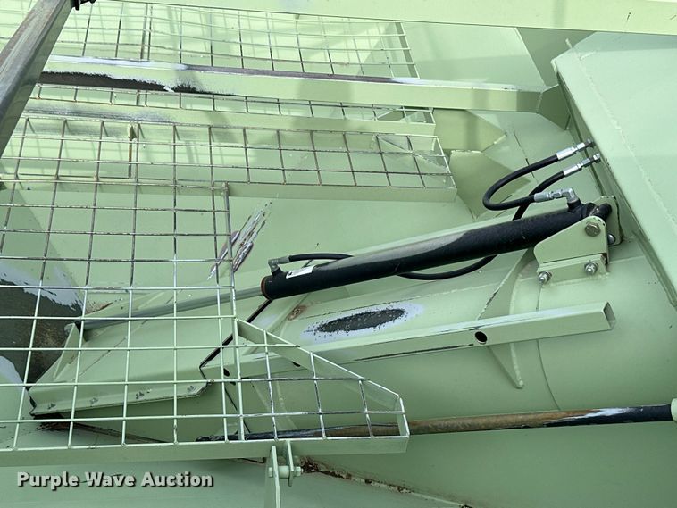 image for item OI9497 2016 Orthman 1010 grain cart