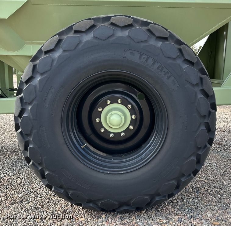 image for item OI9497 2016 Orthman 1010 grain cart