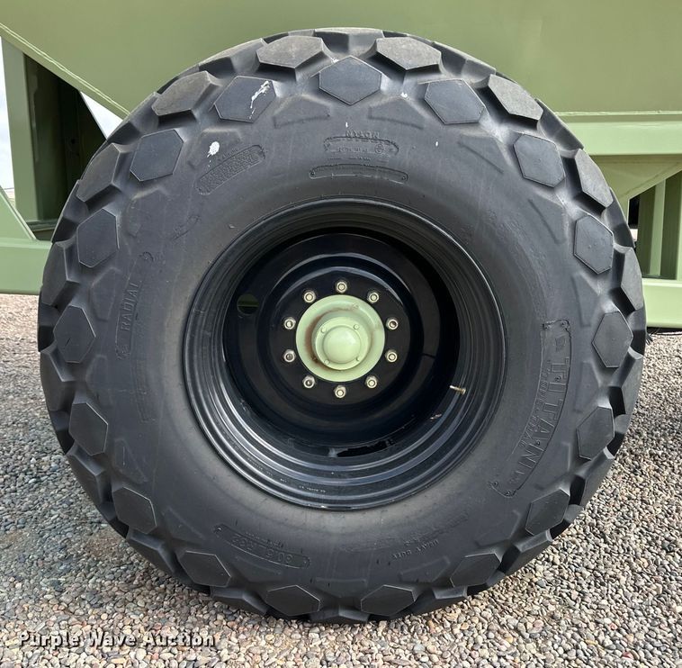 image for item OI9497 2016 Orthman 1010 grain cart