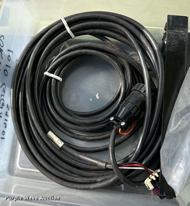 image for item OI9497 2016 Orthman 1010 grain cart