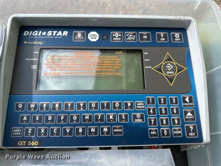 image for item OI9497 2016 Orthman 1010 grain cart