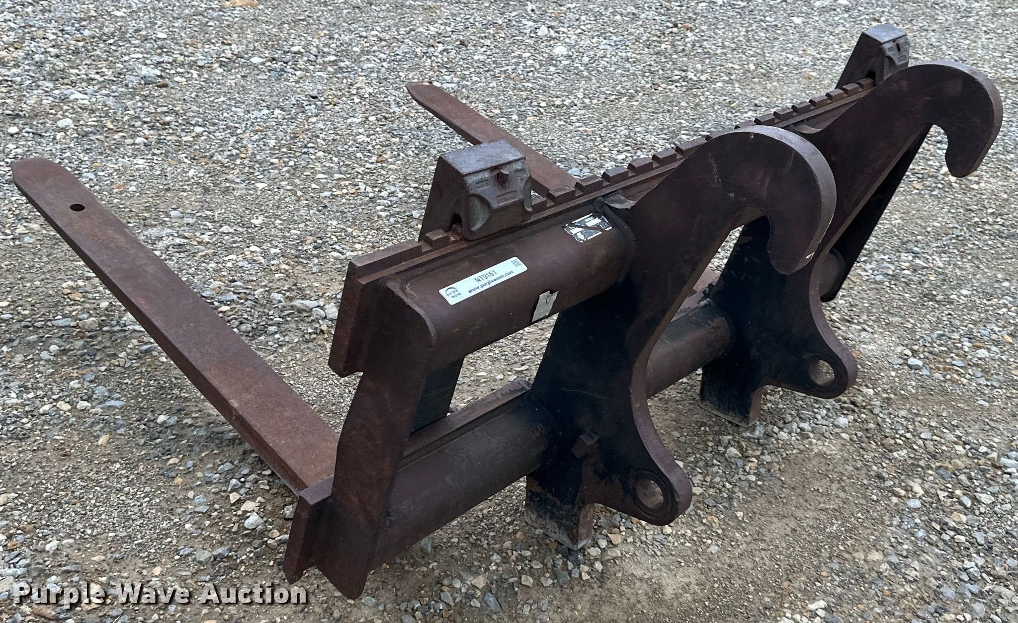 Cat forks in McLouth, KS Item NT9161 for sale Purple Wave