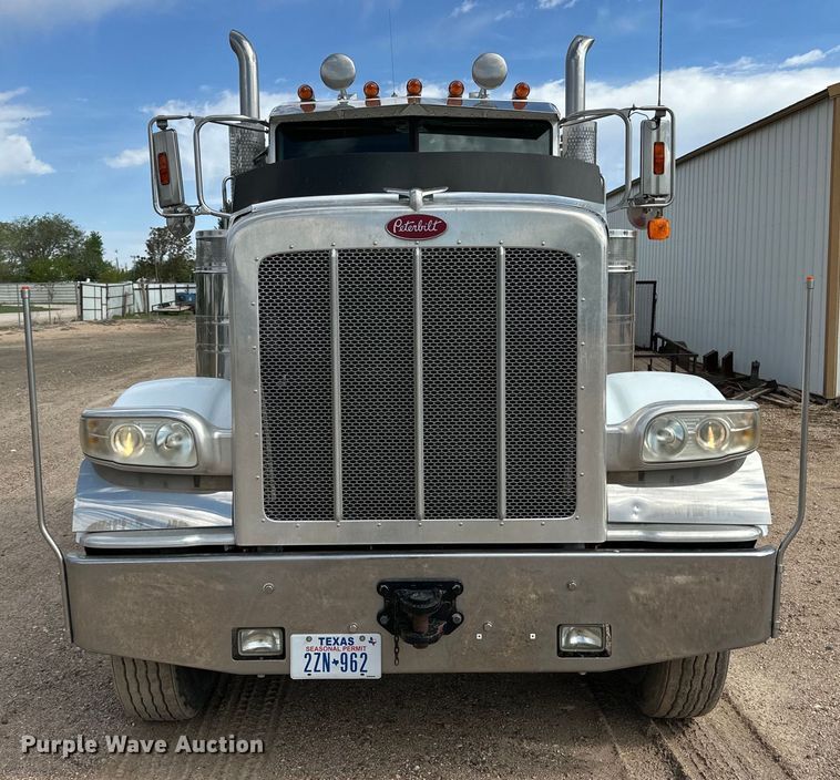 image for item DG4403 2008 Peterbilt  389 semi truck