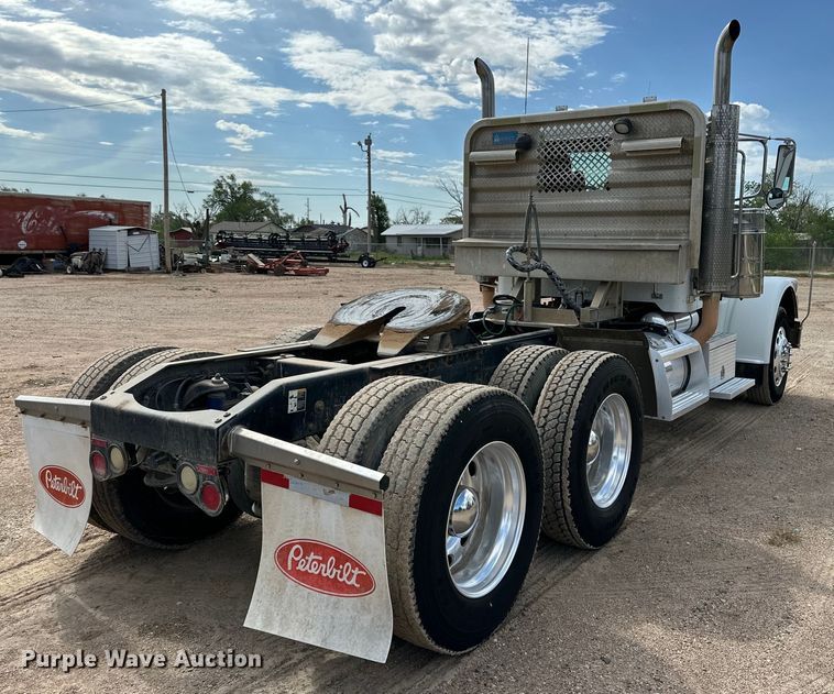 image for item DG4403 2008 Peterbilt  389 semi truck