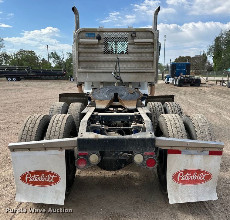 image for item DG4403 2008 Peterbilt  389 semi truck
