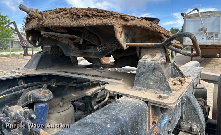 image for item DG4403 2008 Peterbilt  389 semi truck