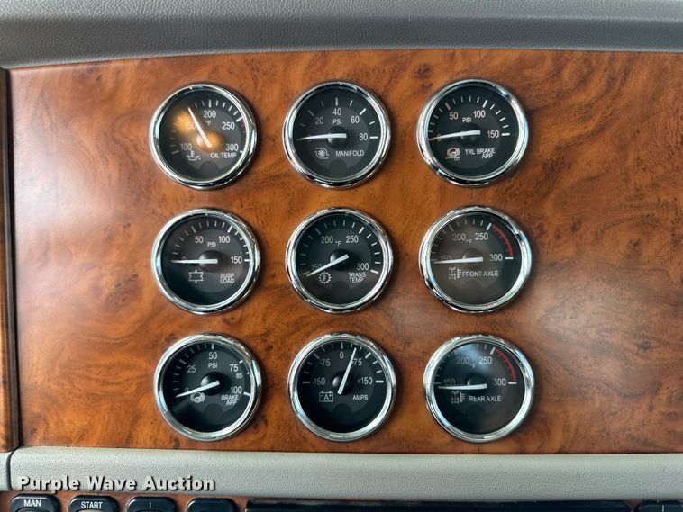 image for item DG4403 2008 Peterbilt  389 semi truck