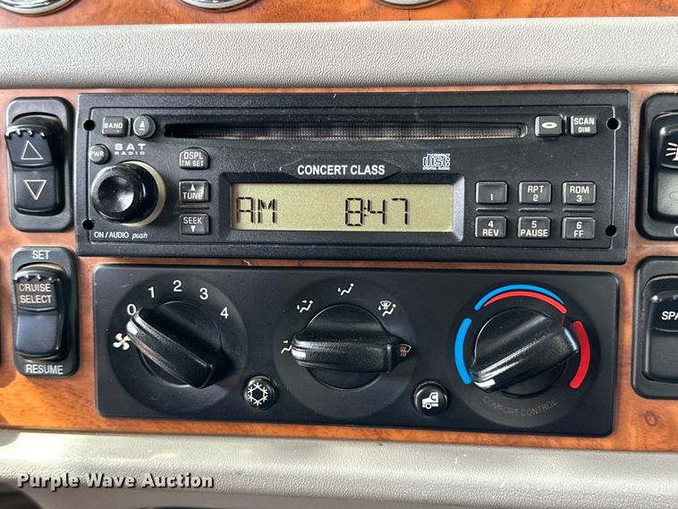 image for item DG4403 2008 Peterbilt  389 semi truck