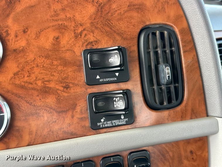 image for item DG4403 2008 Peterbilt  389 semi truck