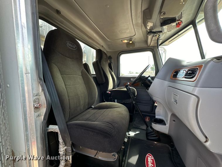 image for item DG4403 2008 Peterbilt  389 semi truck