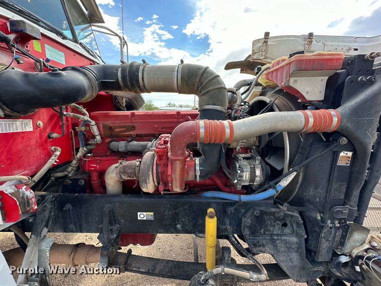 image for item DG4403 2008 Peterbilt  389 semi truck