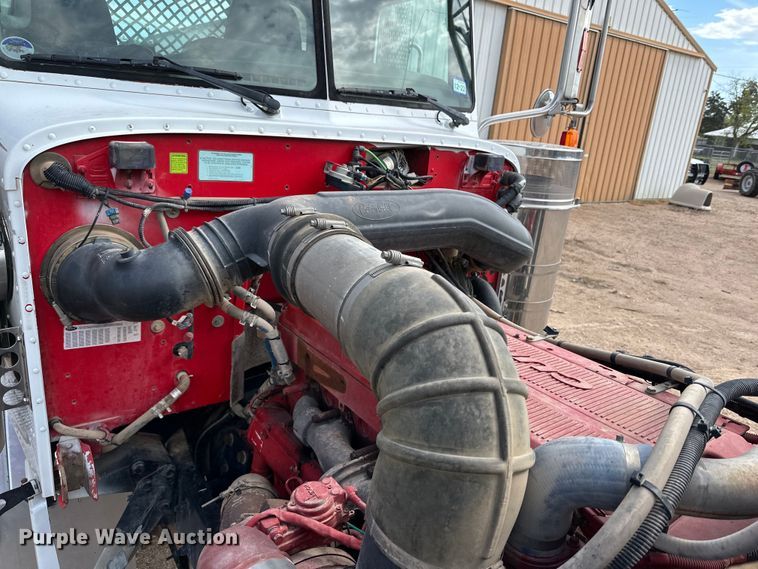 image for item DG4403 2008 Peterbilt  389 semi truck