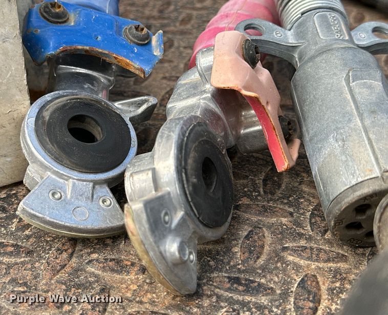 image for item DG4403 2008 Peterbilt  389 semi truck