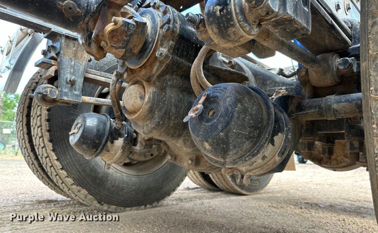 image for item DG4403 2008 Peterbilt  389 semi truck