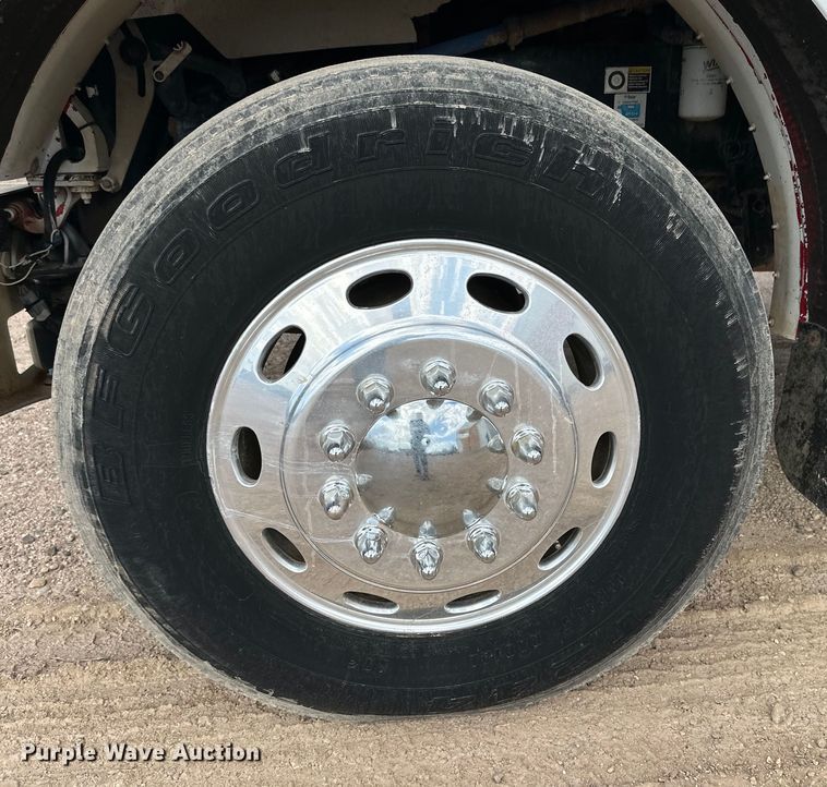 image for item DG4403 2008 Peterbilt  389 semi truck