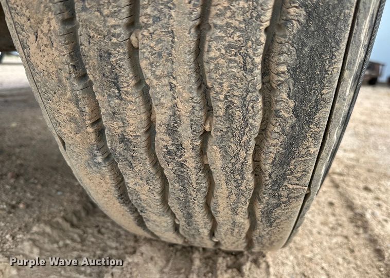 image for item DG4403 2008 Peterbilt  389 semi truck