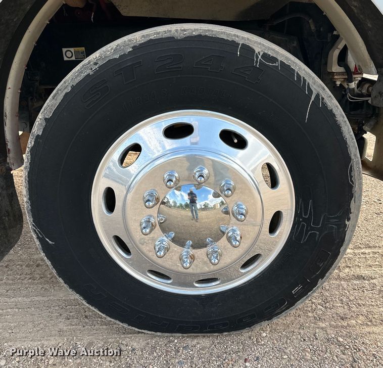 image for item DG4403 2008 Peterbilt  389 semi truck