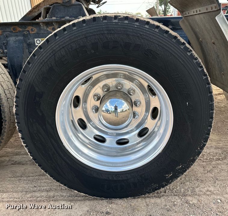 image for item DG4403 2008 Peterbilt  389 semi truck