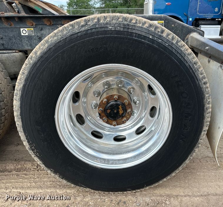 image for item DG4403 2008 Peterbilt  389 semi truck