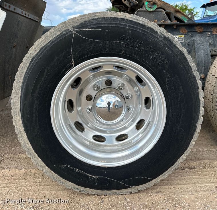 image for item DG4403 2008 Peterbilt  389 semi truck