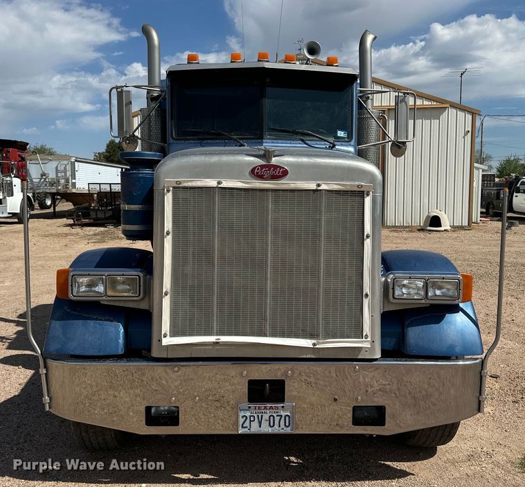 image for item DG4404 1990 Peterbilt 378 semi truck