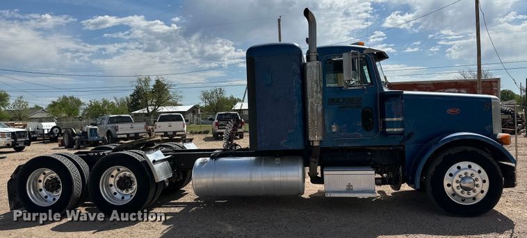 image for item DG4404 1990 Peterbilt 378 semi truck
