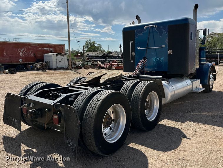 image for item DG4404 1990 Peterbilt 378 semi truck