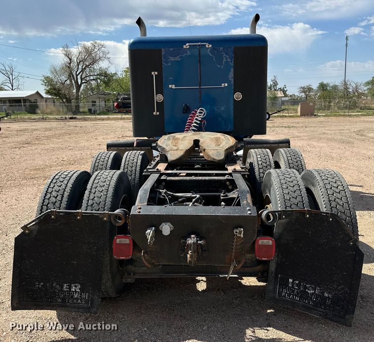 image for item DG4404 1990 Peterbilt 378 semi truck