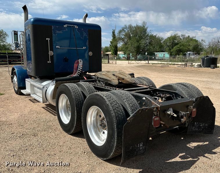 image for item DG4404 1990 Peterbilt 378 semi truck