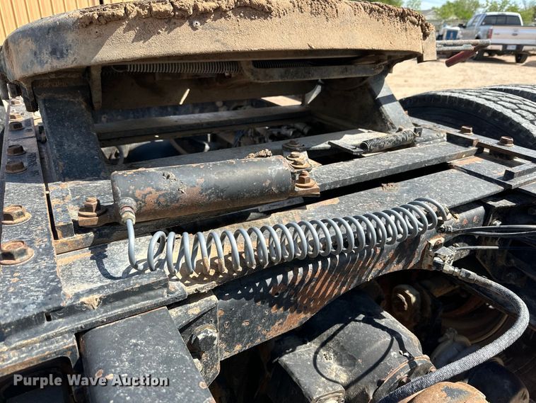 image for item DG4404 1990 Peterbilt 378 semi truck