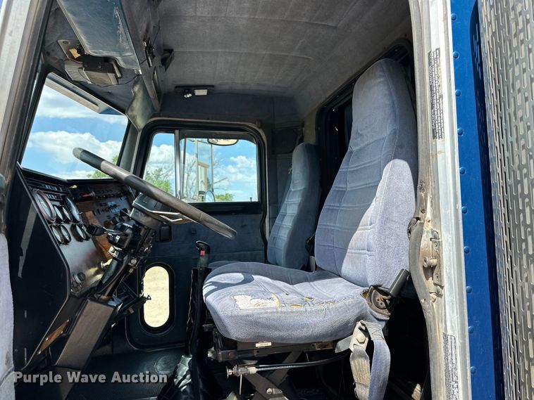 image for item DG4404 1990 Peterbilt 378 semi truck