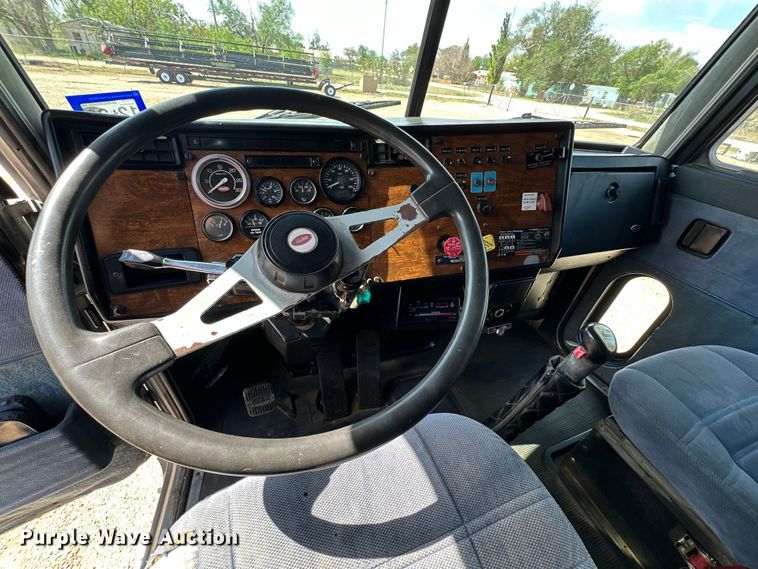 image for item DG4404 1990 Peterbilt 378 semi truck