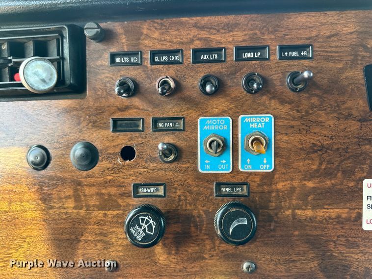 image for item DG4404 1990 Peterbilt 378 semi truck