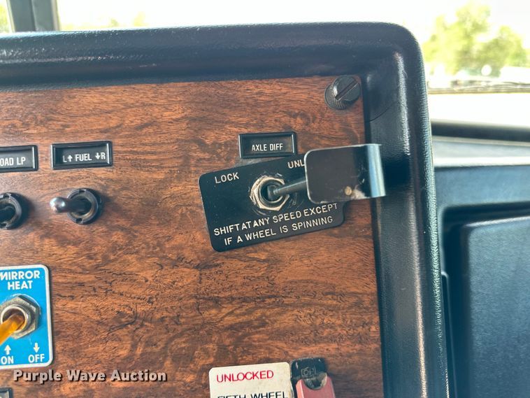 image for item DG4404 1990 Peterbilt 378 semi truck