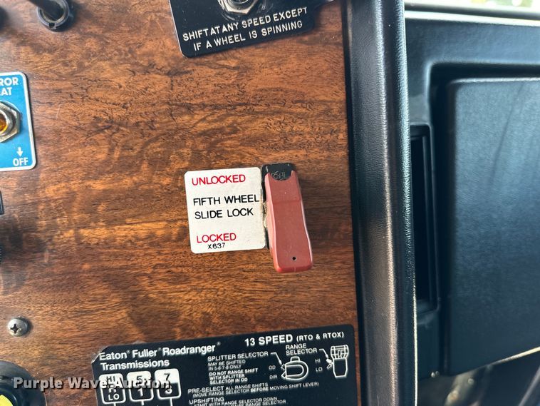 image for item DG4404 1990 Peterbilt 378 semi truck