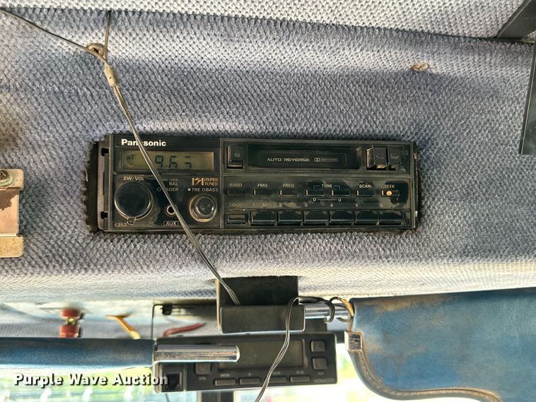 image for item DG4404 1990 Peterbilt 378 semi truck