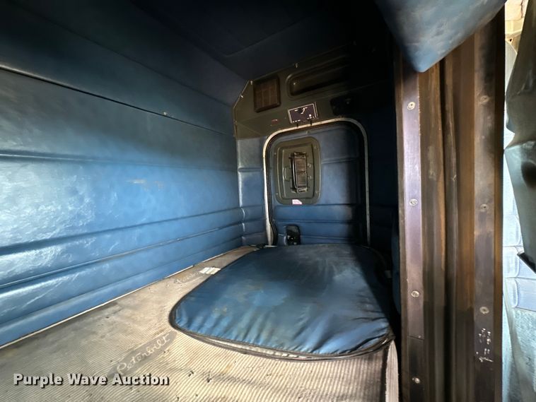 image for item DG4404 1990 Peterbilt 378 semi truck