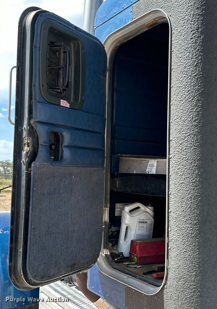 image for item DG4404 1990 Peterbilt 378 semi truck