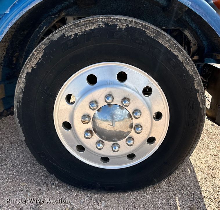 image for item DG4404 1990 Peterbilt 378 semi truck