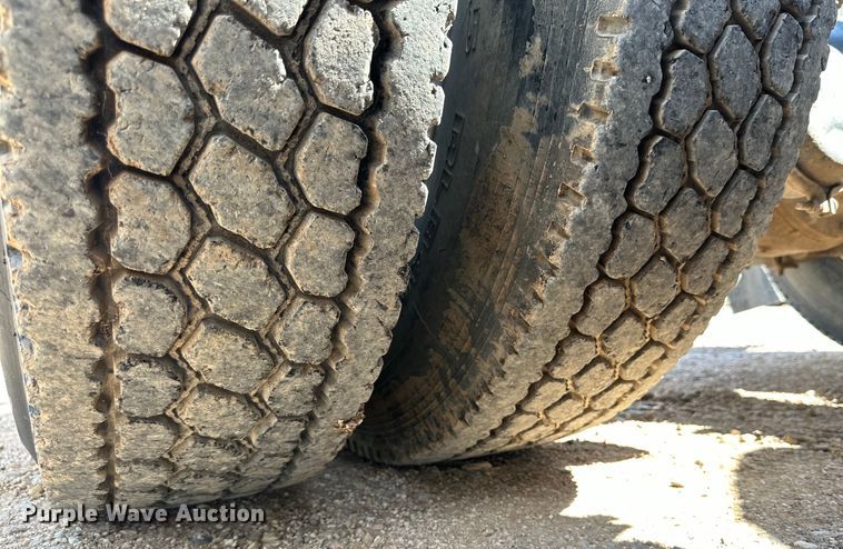 image for item DG4404 1990 Peterbilt 378 semi truck