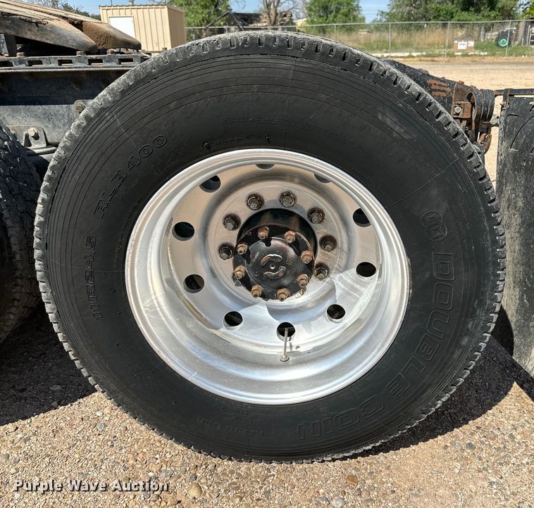 image for item DG4404 1990 Peterbilt 378 semi truck