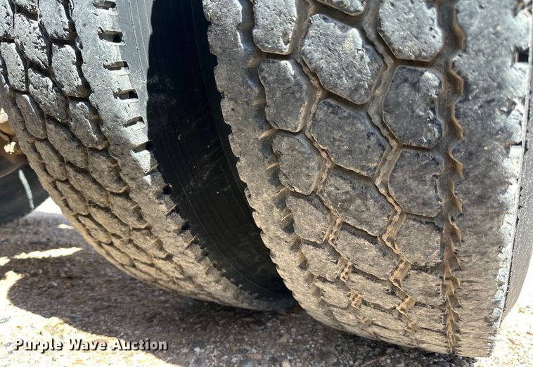 image for item DG4404 1990 Peterbilt 378 semi truck