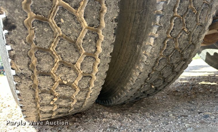 image for item DG4404 1990 Peterbilt 378 semi truck