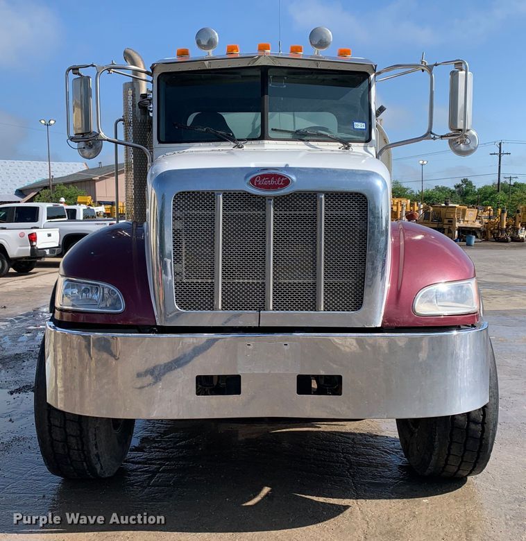 image for item DM7842 2013 Peterbilt 348 fuel truck